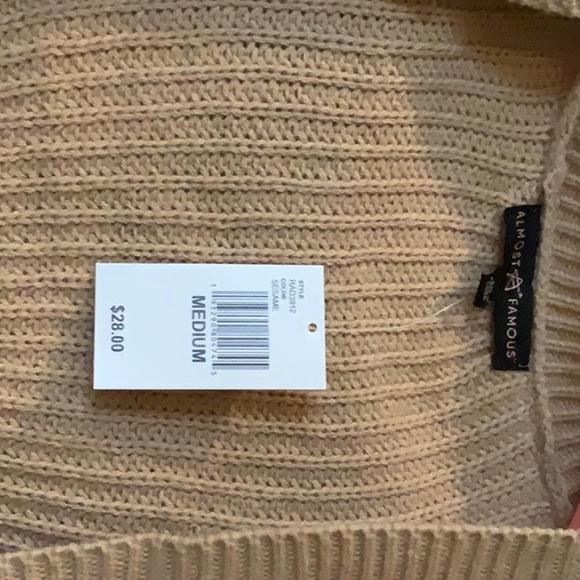 SOLD!!!Cute lil sweater great for covering your shoulders & arms nwt - Picture 2 of 4